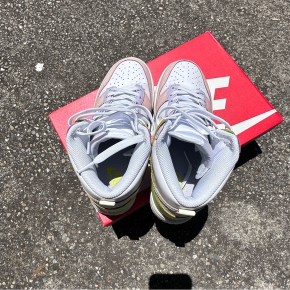 Nike Women’s Dunk High “Lemon Twist” - Picture 4 of 6